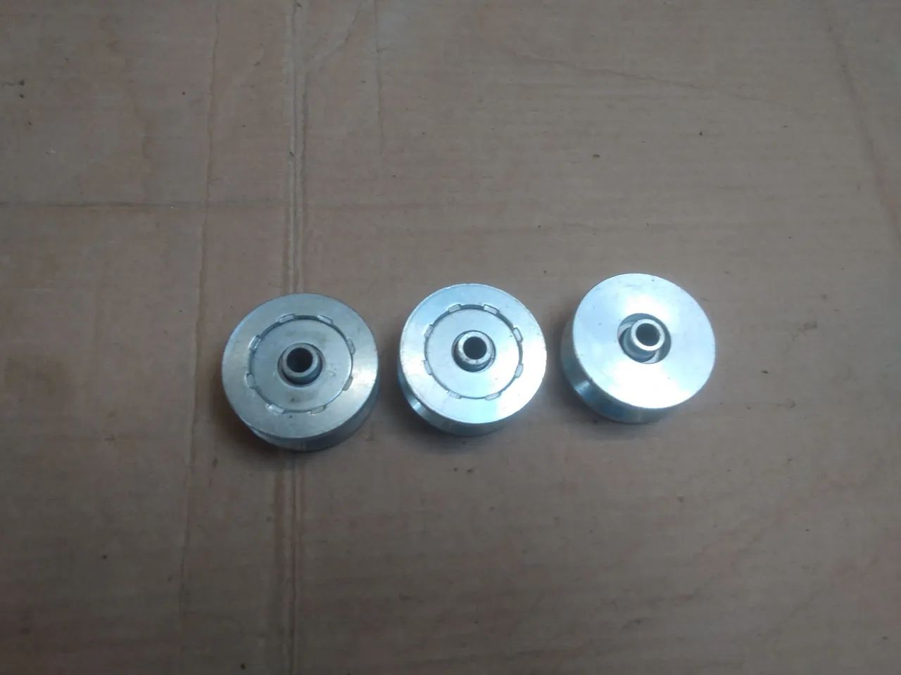 Kit 3 Roldana Portão Correr  diâmetro 50mm Canal V de 20mm de comprimento.<br>