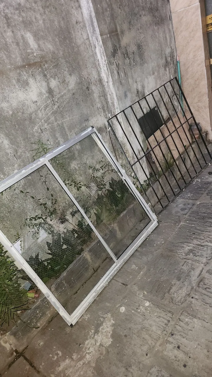 Janela de Alumínio + grade