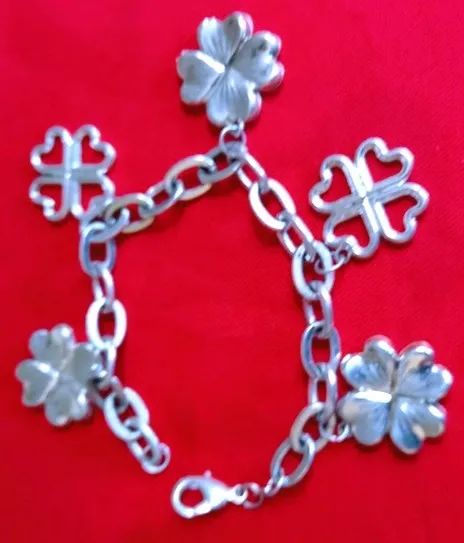 Pulseira de Prata Polida com Balangandãs (Trevos e Flores) - Foto 3