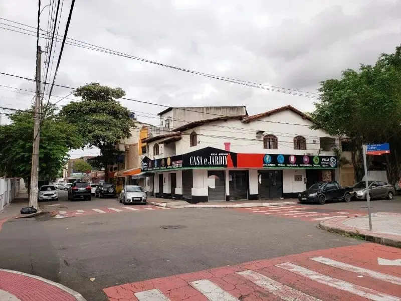 Casa comercial em Jardim da Penha!