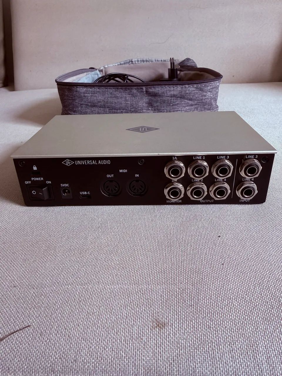 Interface De Audio UAD Volt 464617878881666121