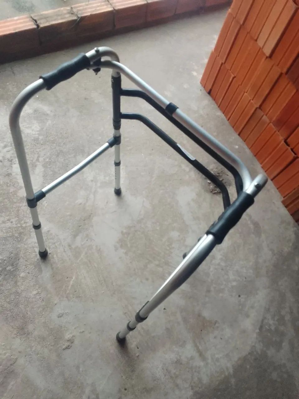 Cadeira de Banho com Rodas -  Conforto e Mobilidade - Foto 3