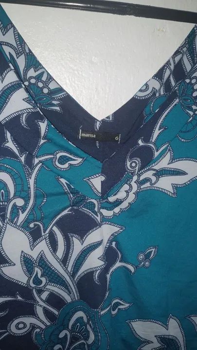 Blusa de V Estampada - Foto 2