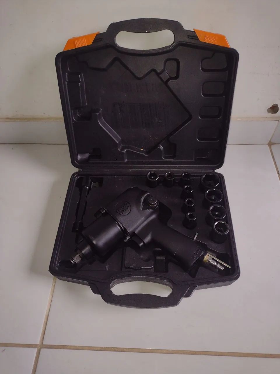 Jogo de Parafusadeira de Impacto 1/2'' pneumática com Maleta