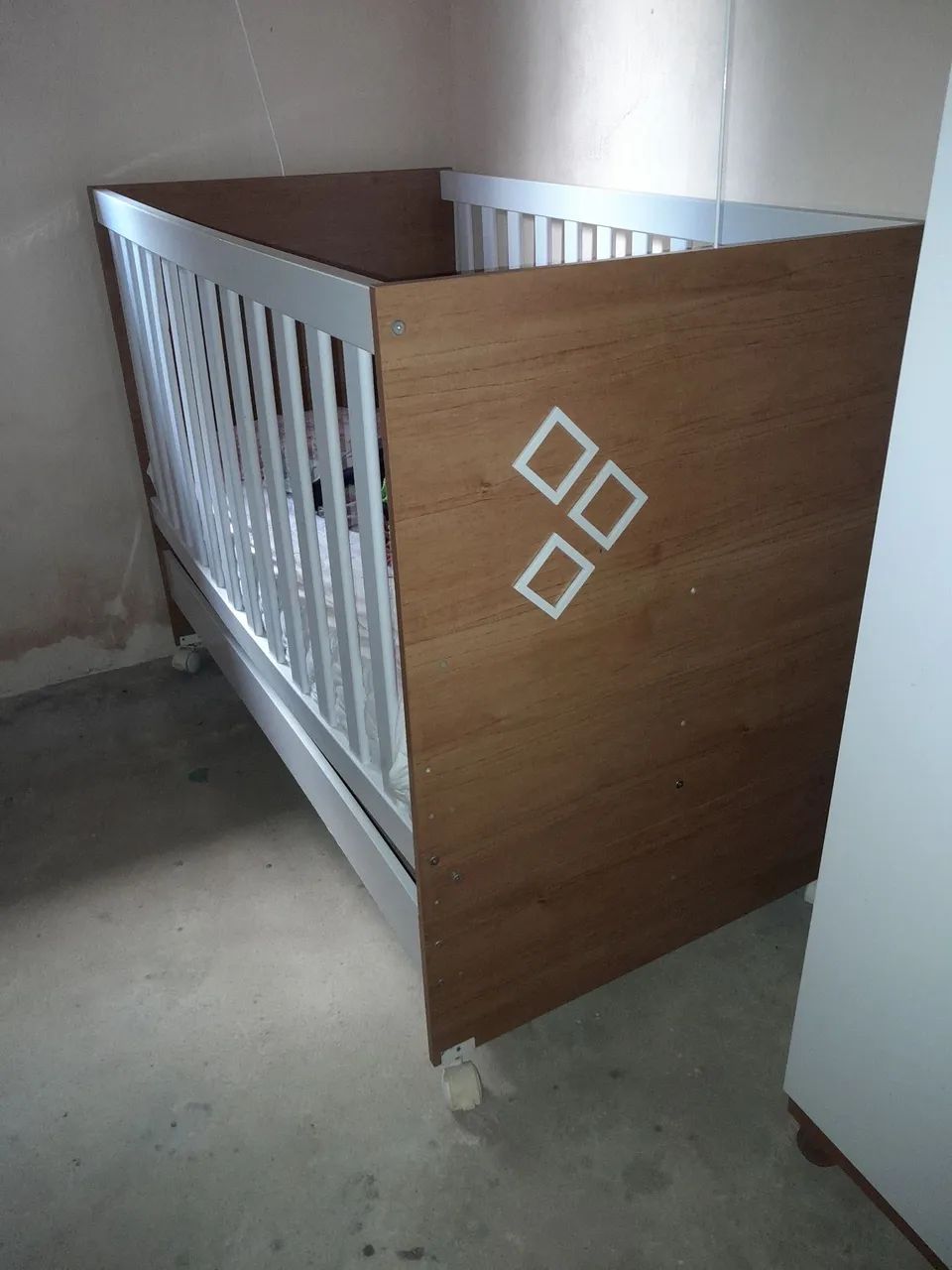 Berço cama e carrinho pra  vender  logo cuida 