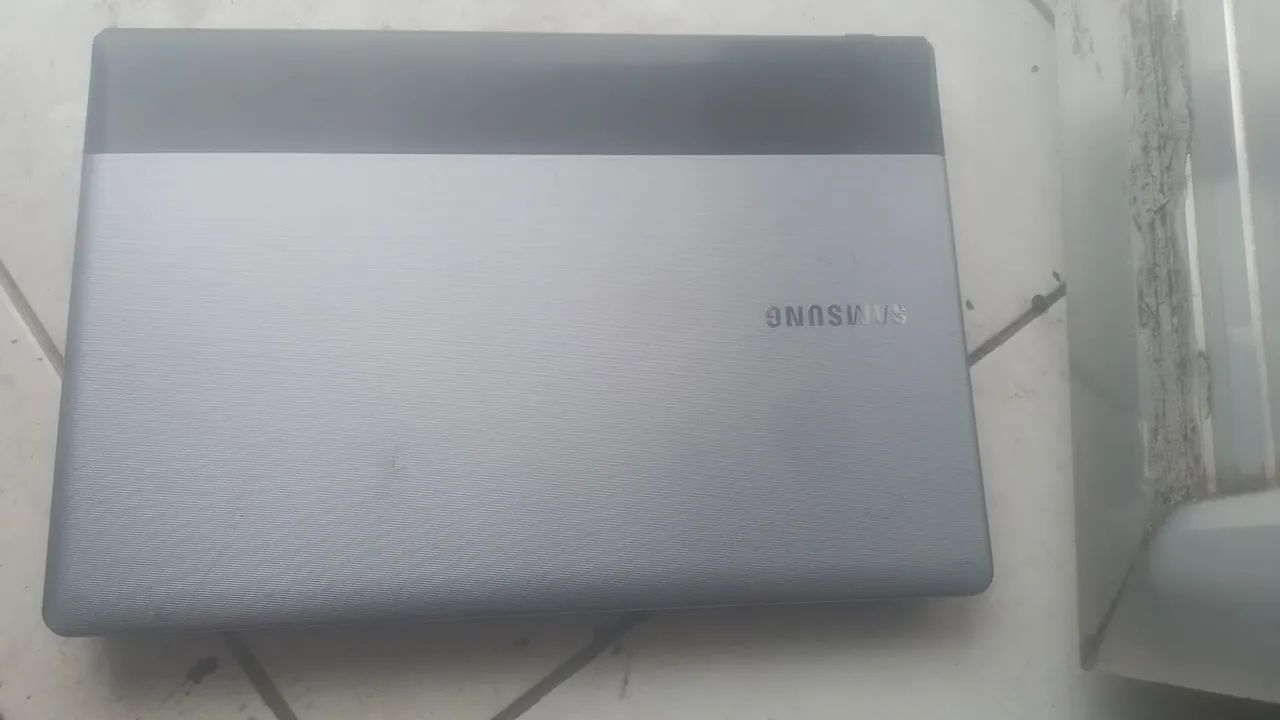 Notebook samsung celeron,hd 500 l, 8 gigas de memória, Windows 10,bateria segurando 1 hora - Foto 2