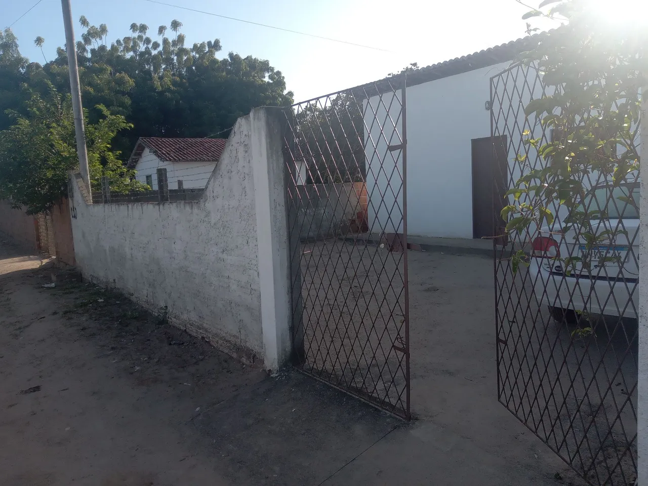 Vendo uma casa na zona rural de Macaíba.