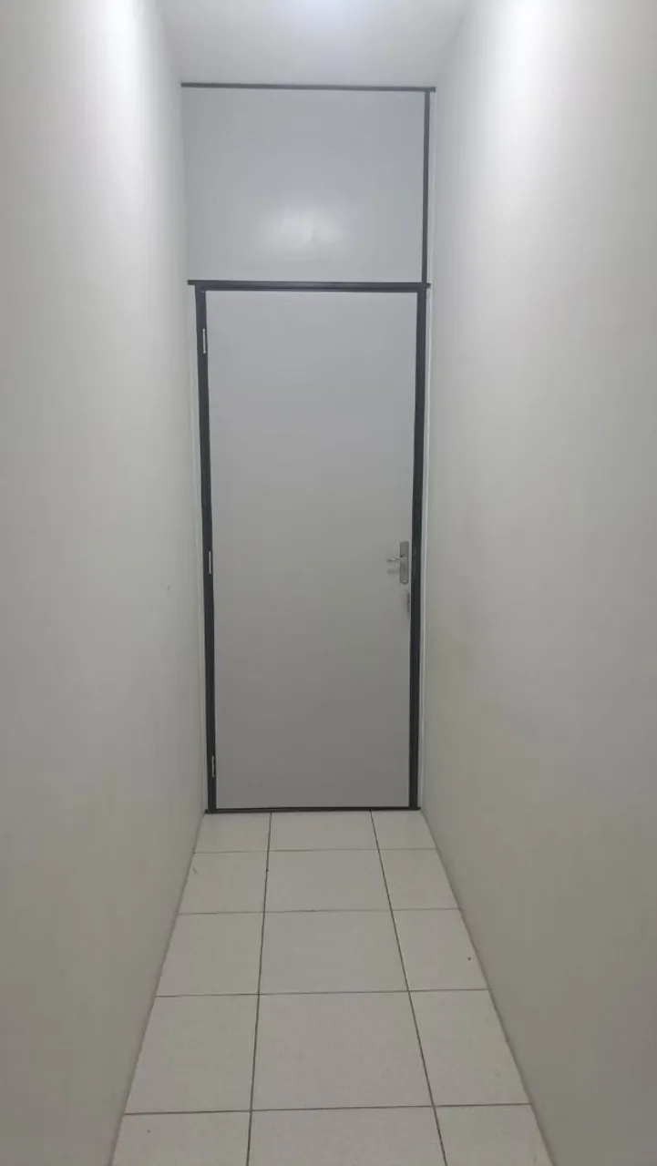 3 Portas de divisórias, 1 janela vidro e 1 porta vidro