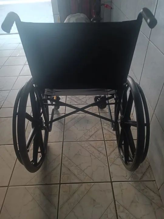 Cadeira de Rodas NOVA! - Foto 5