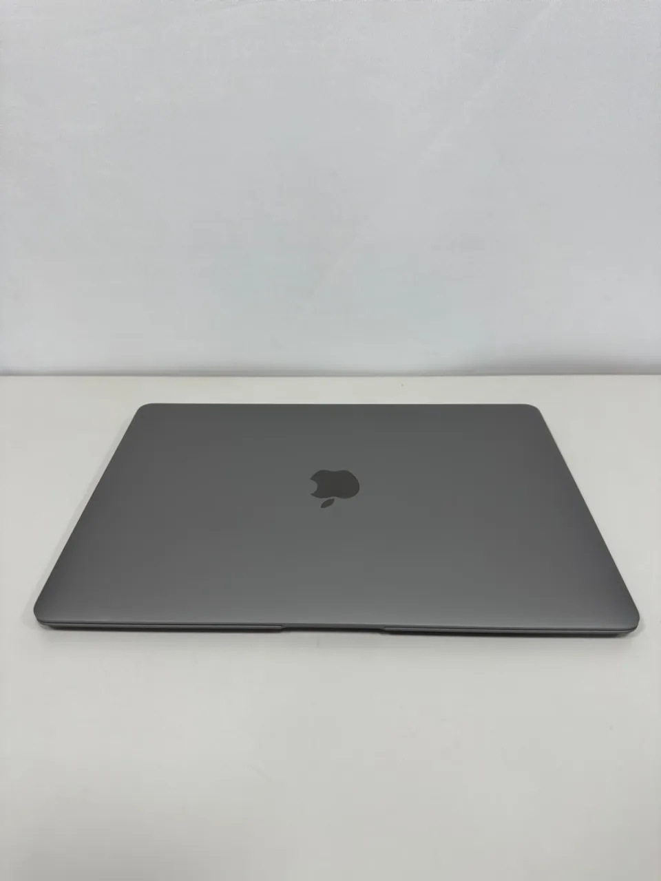 MacBook Cinza Espacial - Design Elegante e Desempenho Apple