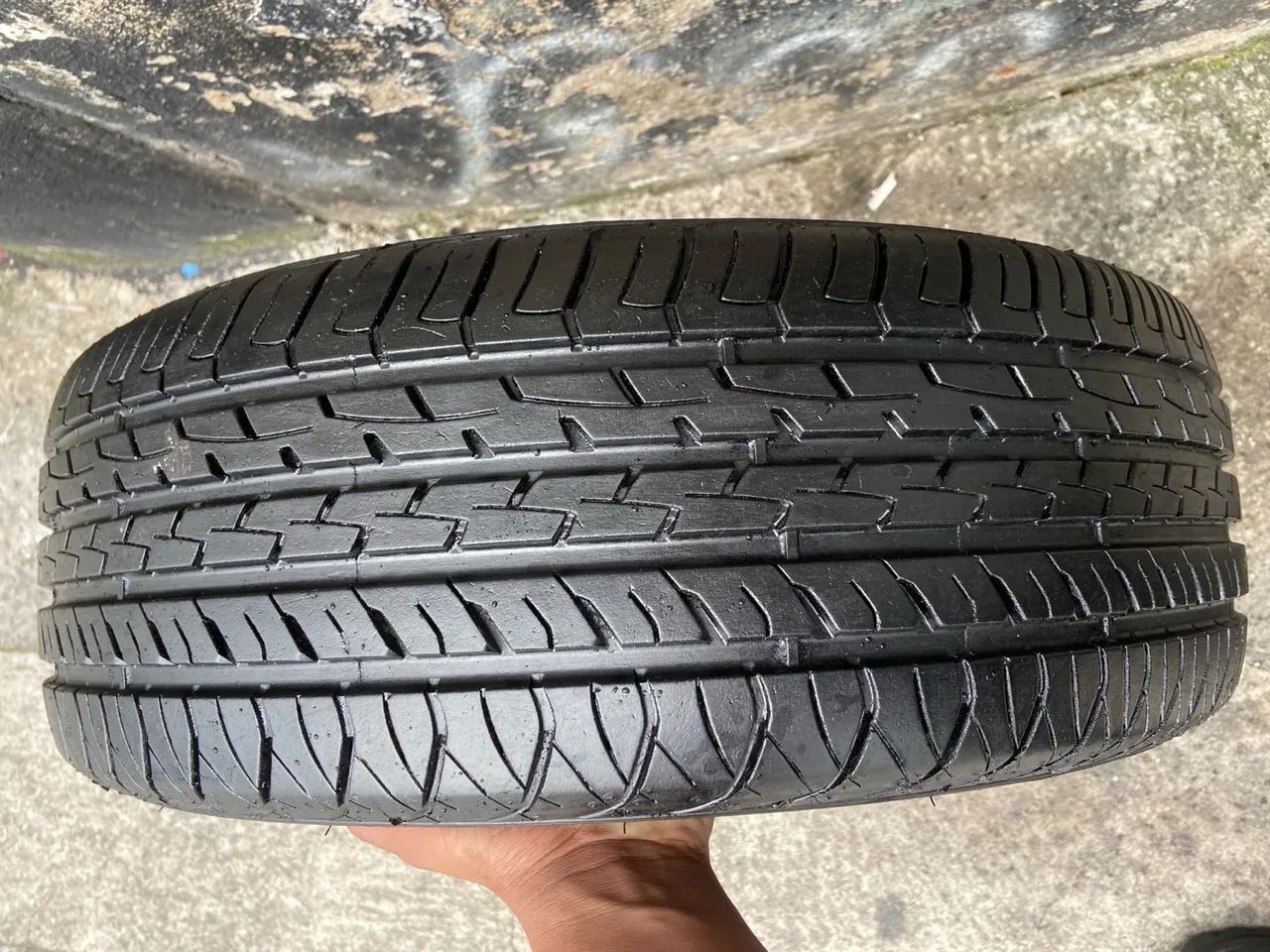 Pneu 195/60/15 Goodyear Semi Novo zerado - Rodou Quase nada 