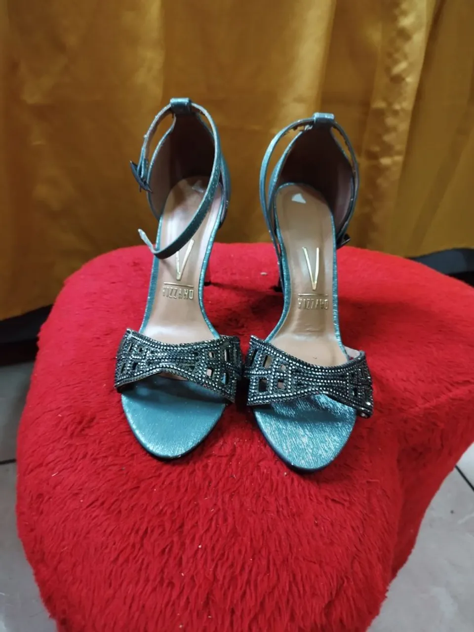 Sandália n°36 R$100,00