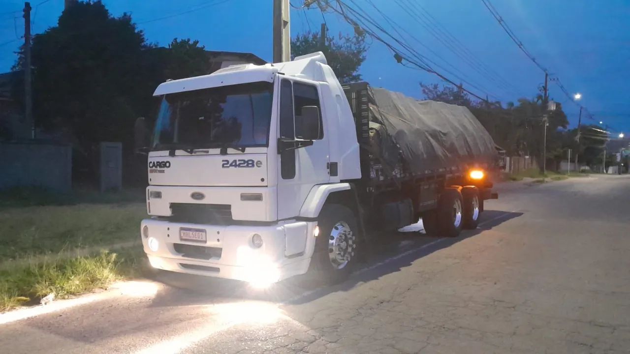 Ford cargo 2428e...excelente estado de conservação 