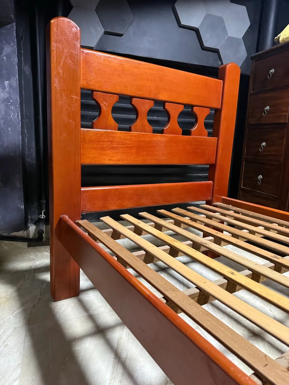 Cama de solteiro madeira de lei 64739713196930120