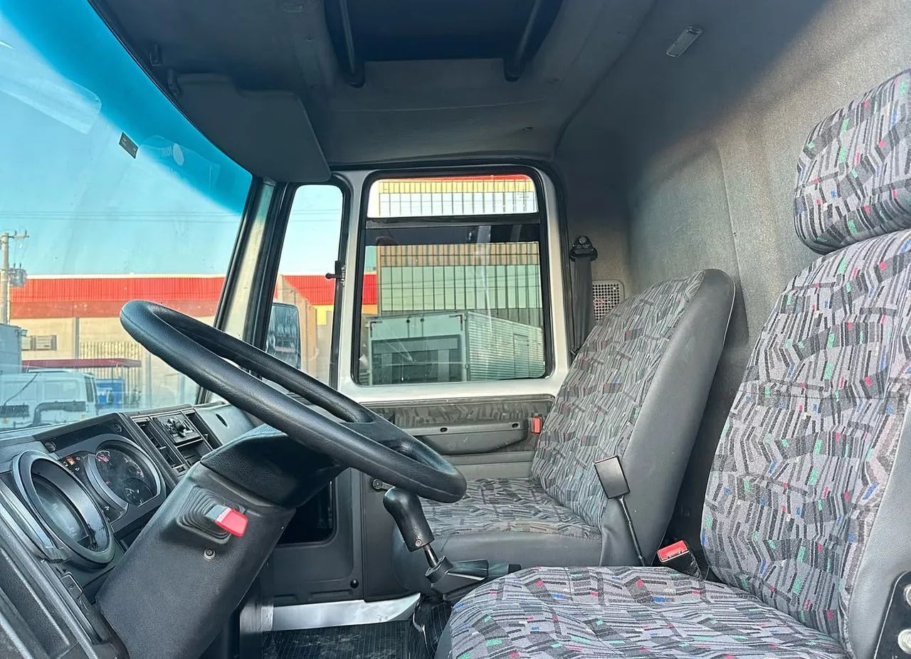 Caminhão Ford Cargo 815 Bau - Foto 5