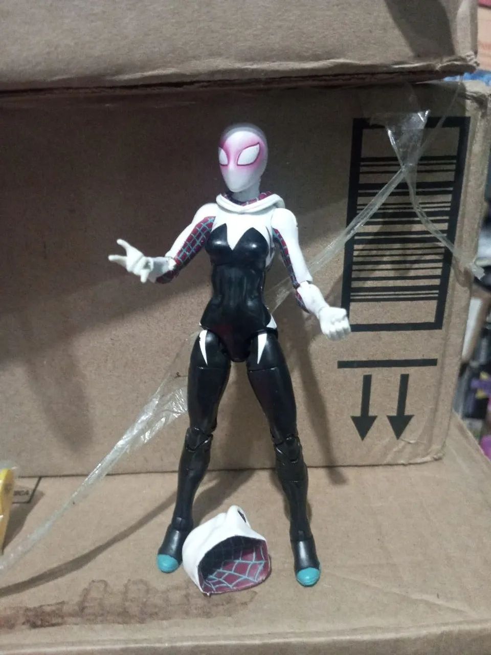 Gwen Stacy ghost spider comics Marvel legends wave absorbing Man boneco figura