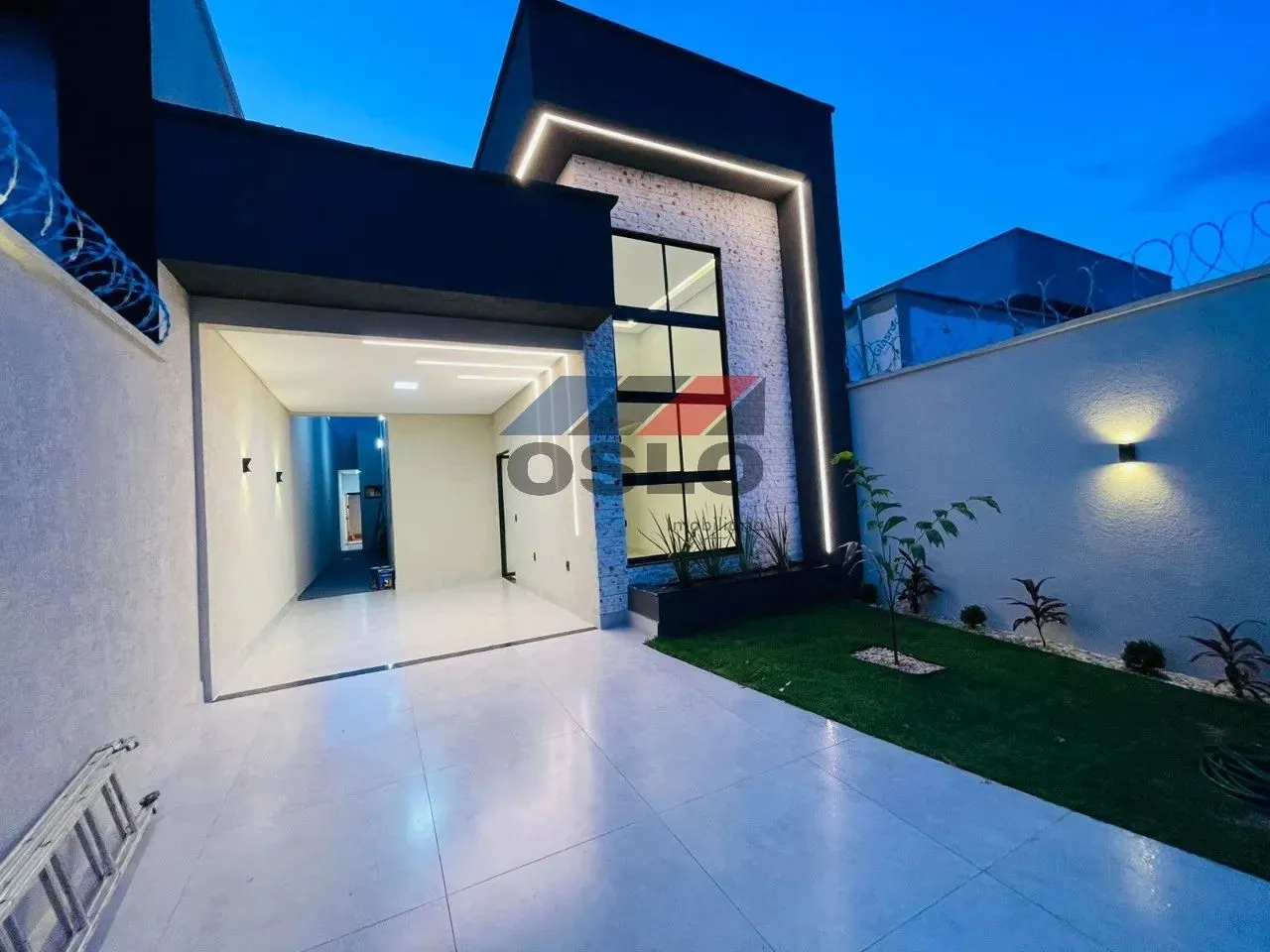 CASA COM 03 QUARTOS SENDO 03 DELES SUÍTES, LOCALIZADA NO JARDIM EUROPA, REGIÃO SUDOESTE