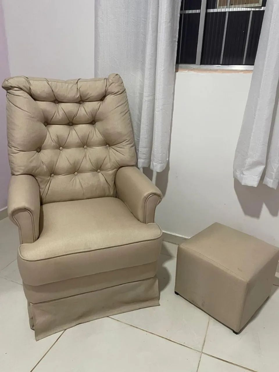 Poltrona muito nova 700