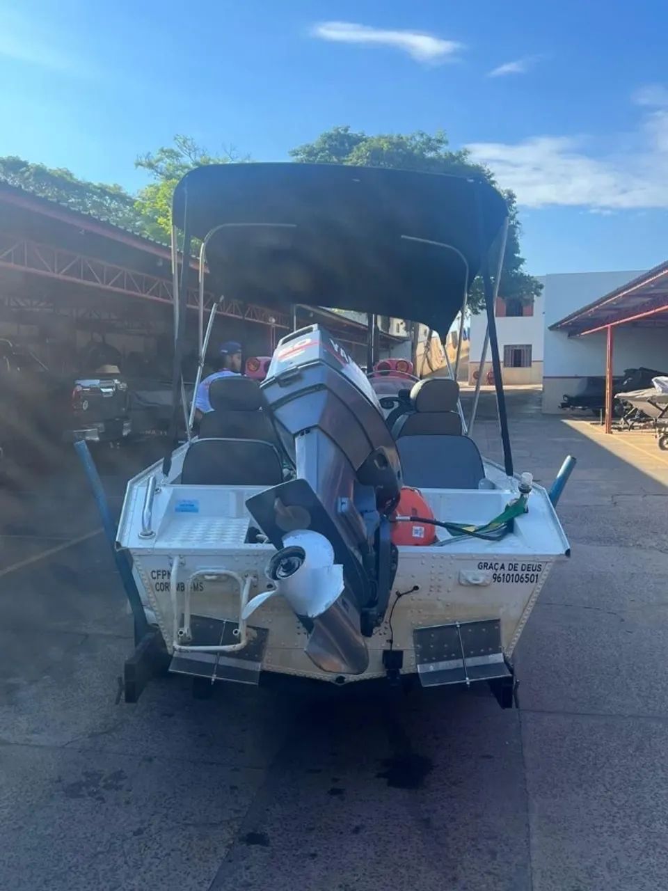 Lancha 17 pés motor 60 hp  com trim 260 horas - Foto 4
