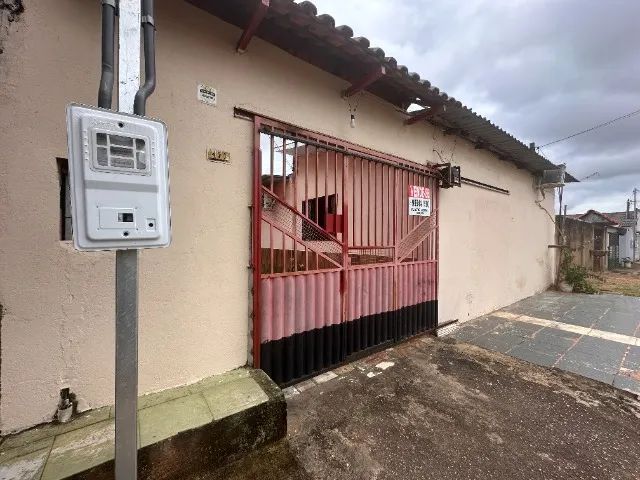 Casa com 3 Quartos -  FINANCIÁVEL - Bairro Floresta.
