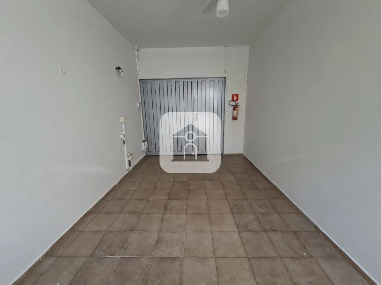 Casa comercial para locação no bairro Daniel Fonseca