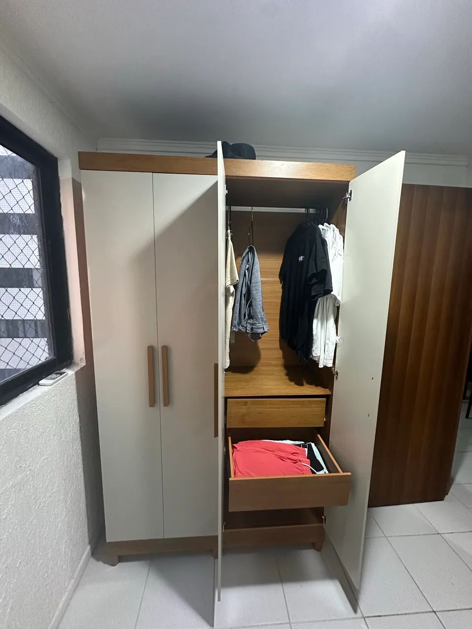 Guarda Roupa de Solteiro, 4 portas, 2 gavetas  - Foto 3