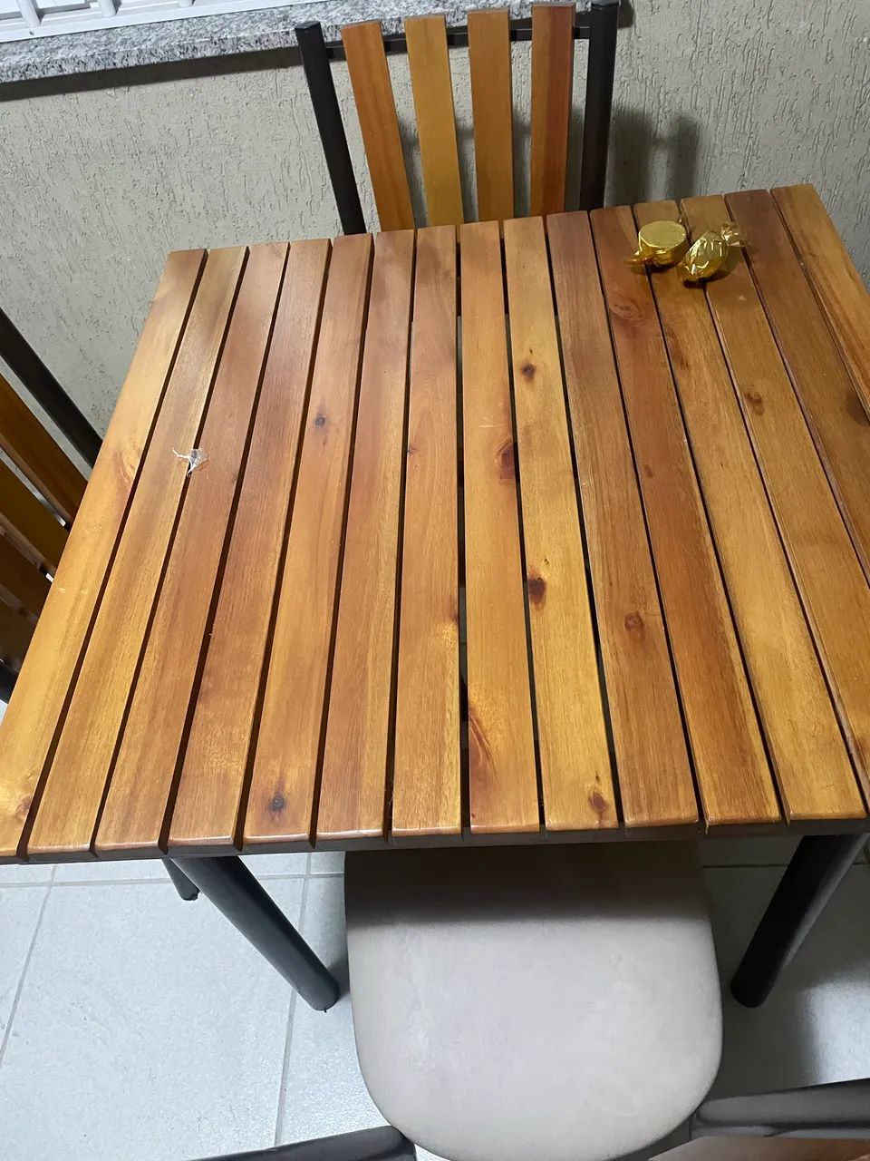 Jogo de mesa com 4 cadeiras  - Foto 2