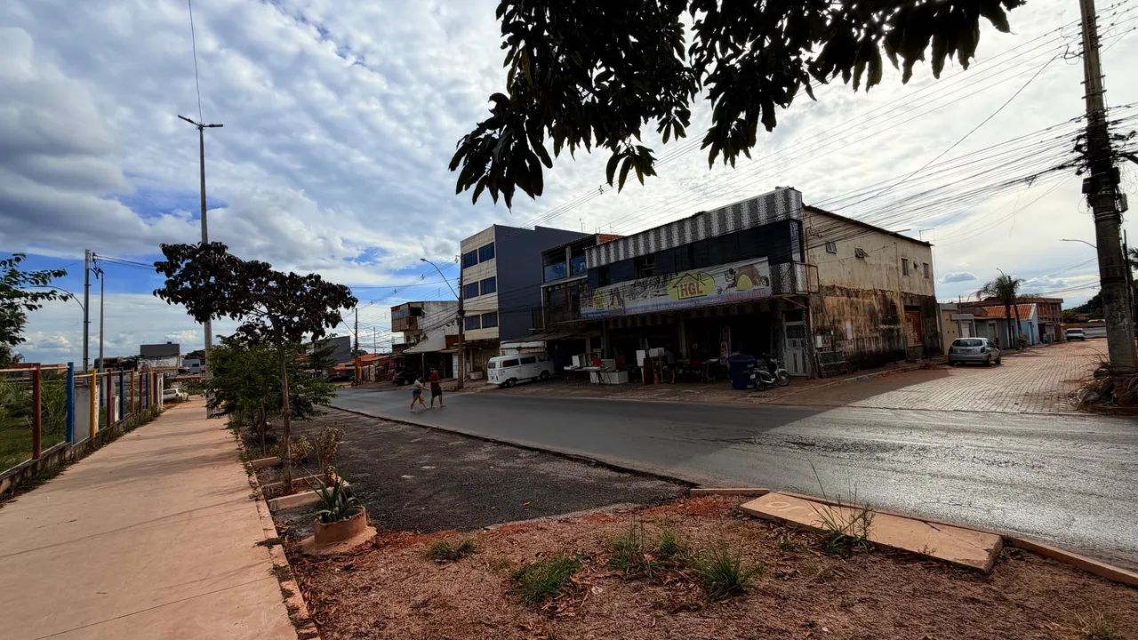 Vende se um lote comercial com uma casa  - Foto 3