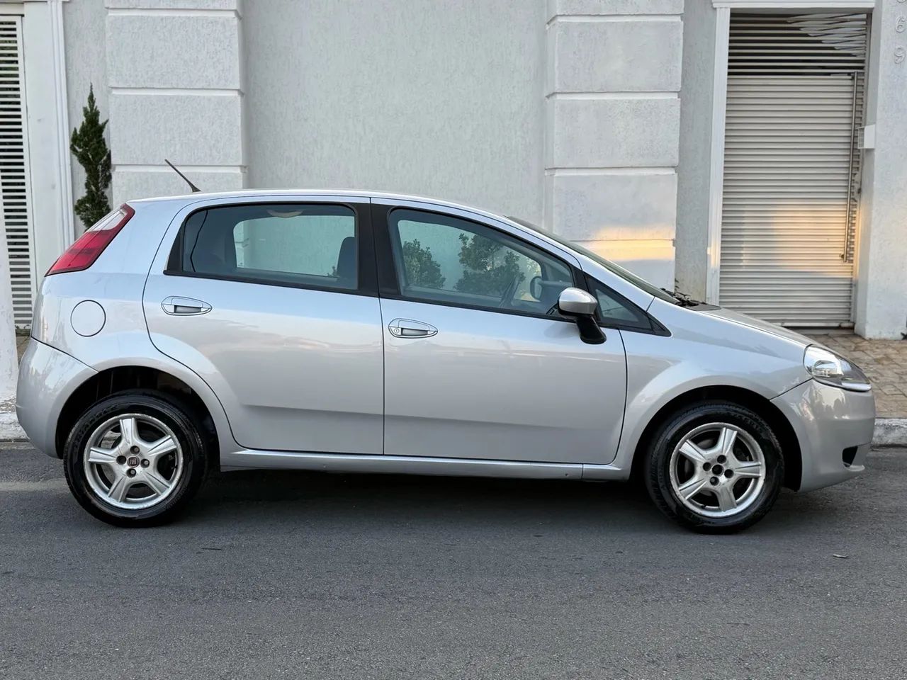 Fiat Punto ATTRACTIVE 1.4 Fire Flex 8V 5p, foto 3 de 10