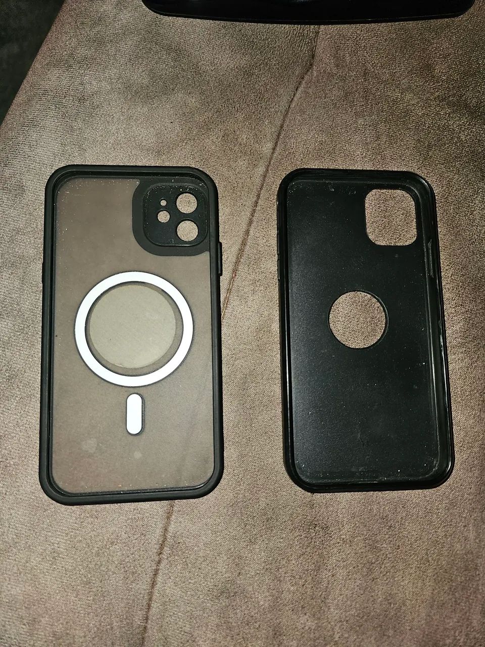 2 capinhas iPhone 11 usada mas novas uma e de couro . - Foto 2