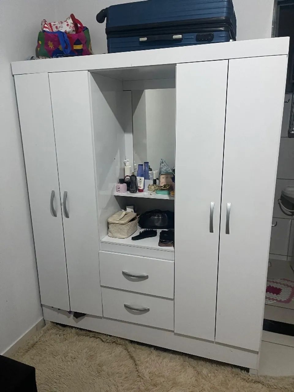 Guarda roupa pequeno