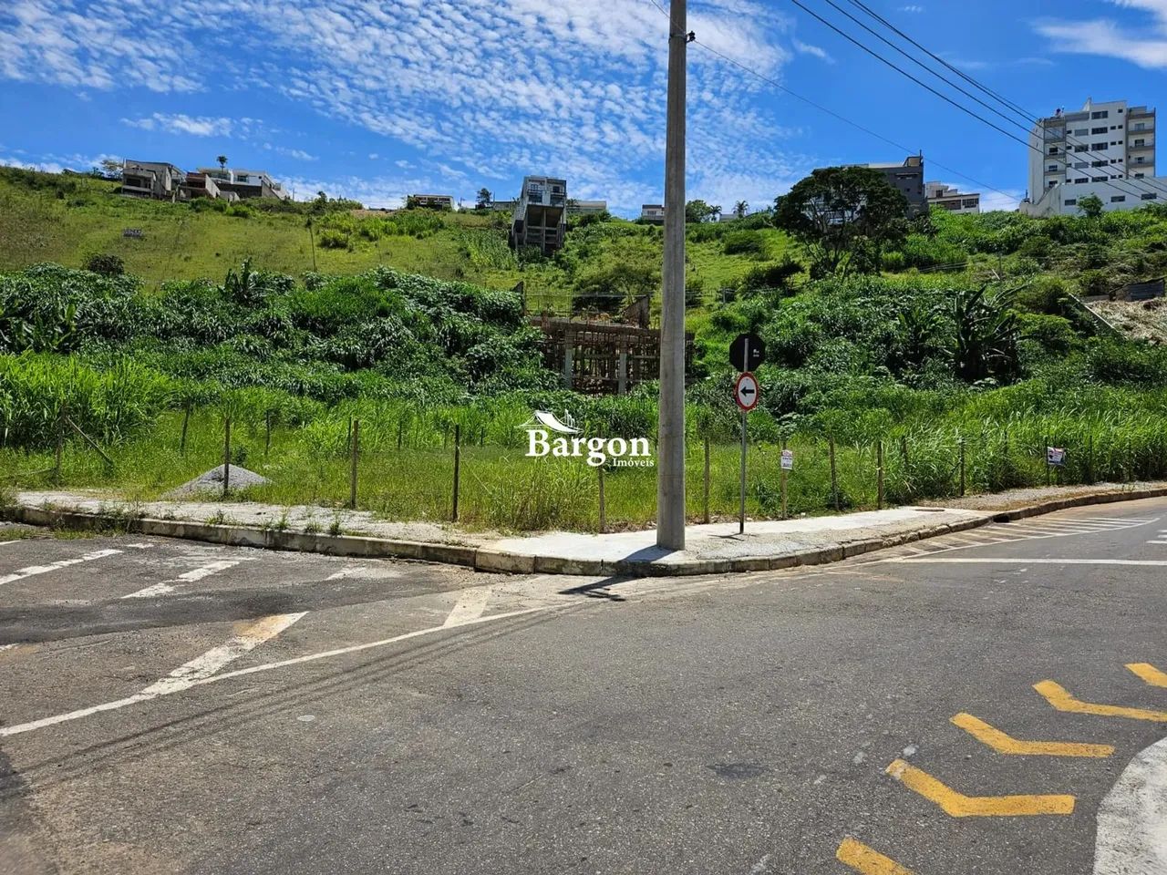 Terreno plano com 360m² a venda para fins comerciais ou residenciais no Bairro Aeroporto e - Foto 3
