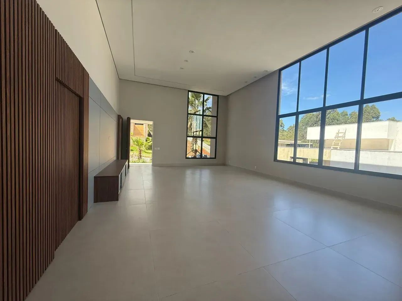Esta residência une sofisticação, conforto e sustentabilidade em um projeto linear moderno - Foto 5