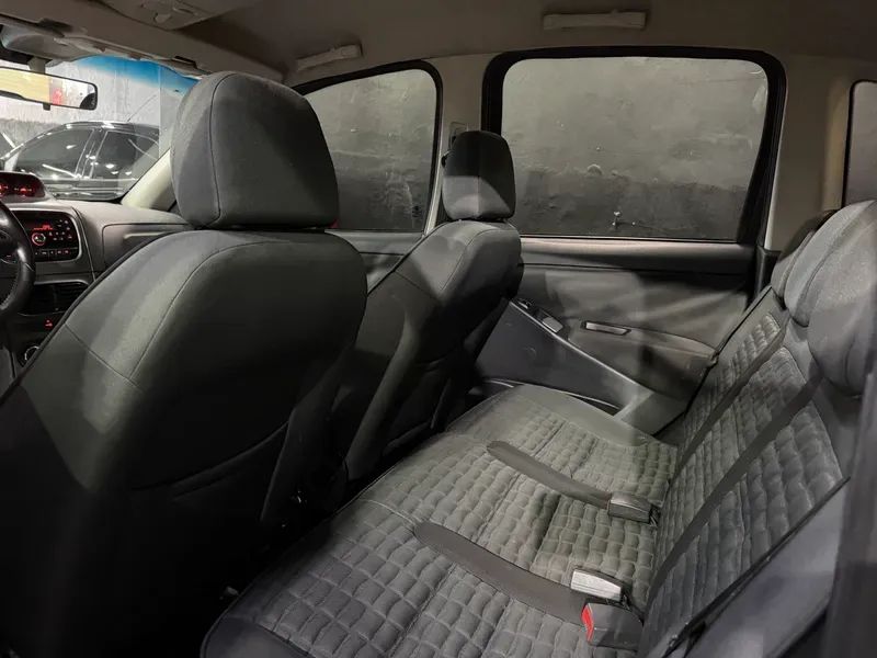 Fiat Idea Adv./ Adv.LOCK.Dualogic 1.8 Flex 5p, foto 12 de 13