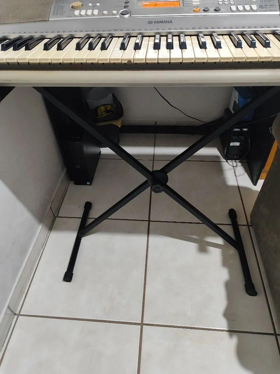 Yamaha PSR E303 Troco  - Foto 2