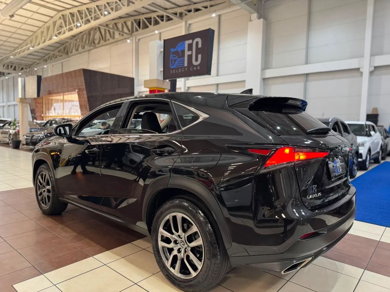 Lexus NX-300 Dynamic 2.0 16V 238cv Aut. 2018 - Foto 2