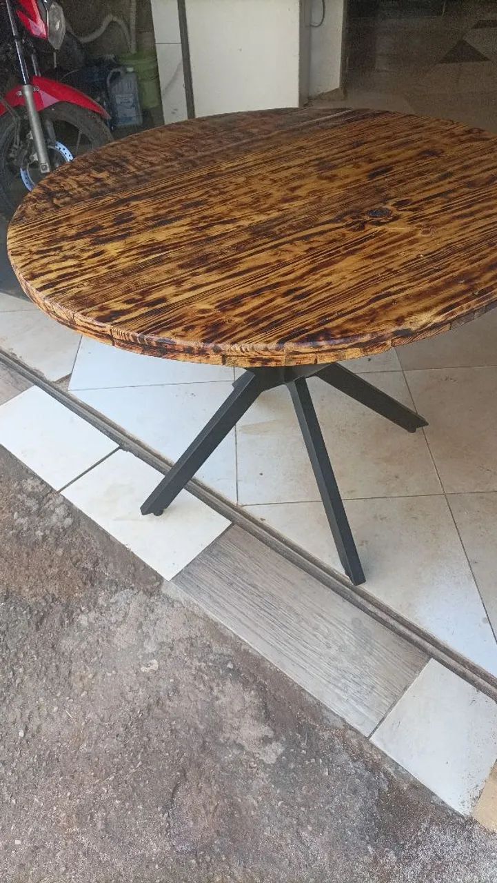 Mesa diâmetro do tampo 1m e 6