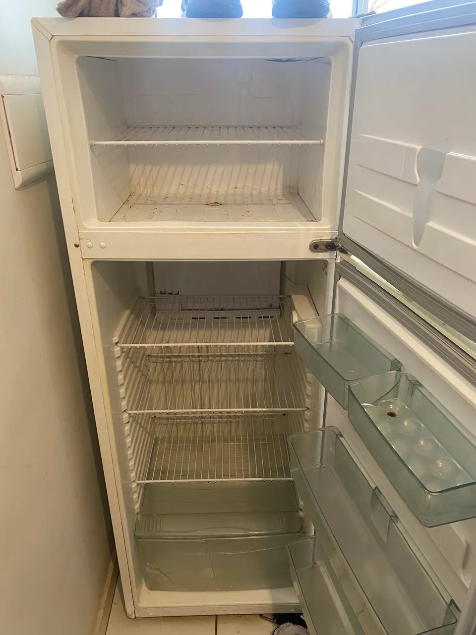 Vendo duas geladeiras com defeito  - Foto 4