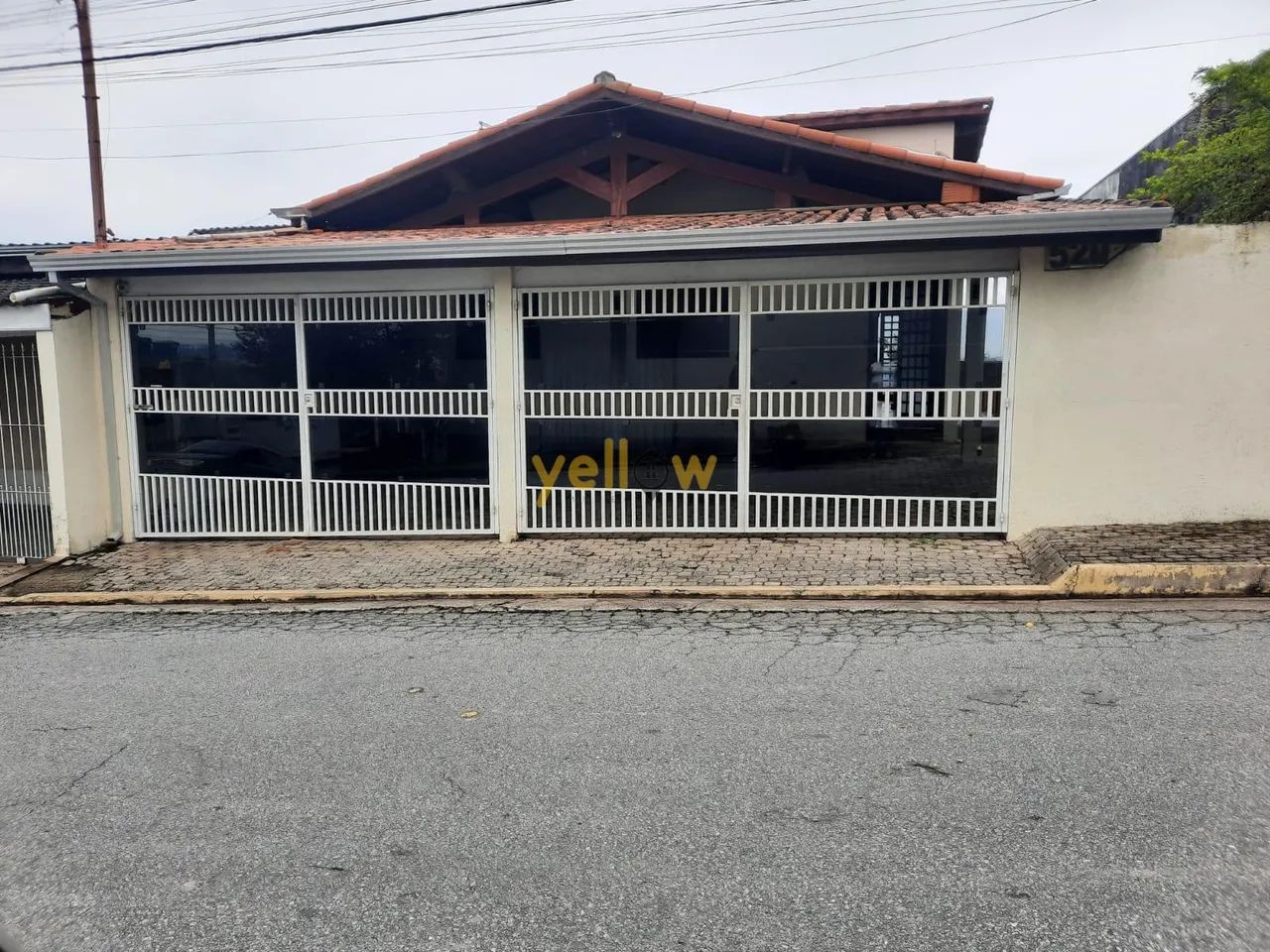 Casa à Venda no Centro de Igaratá | 3 Dorms, 243m²