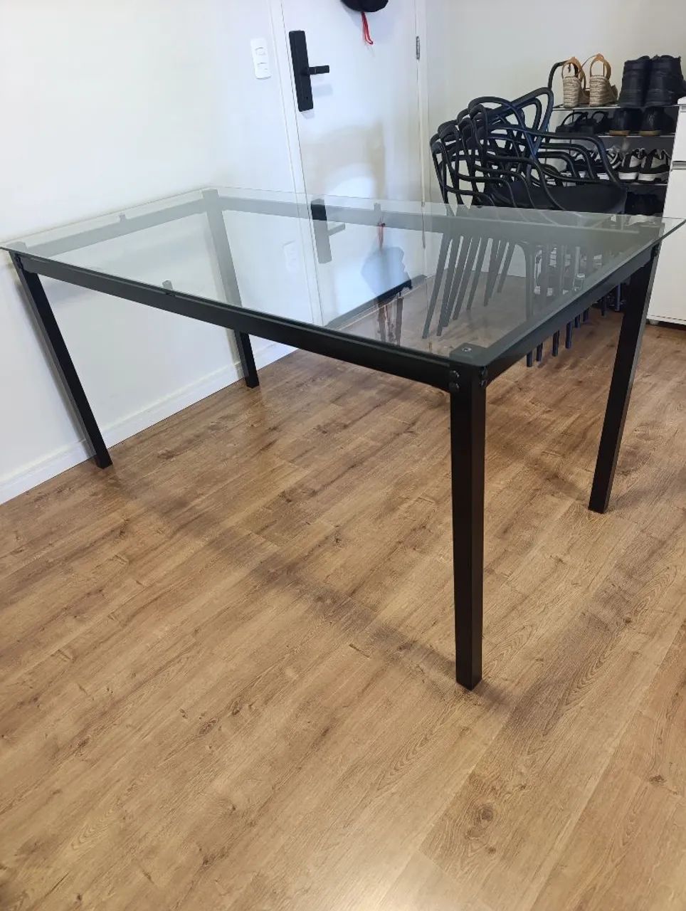 Mesa de jantar preta com tampo de vidro  - Foto 3