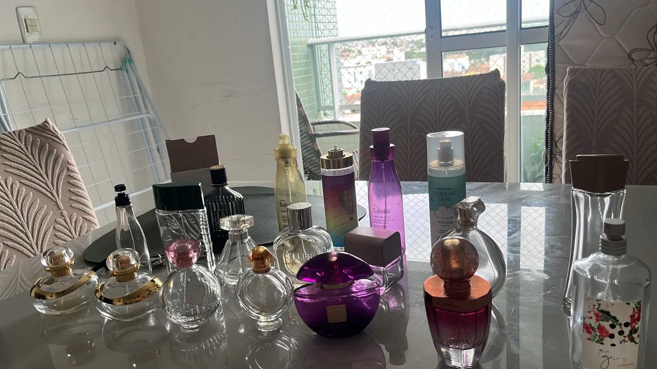 Frasco de perfume vazio 