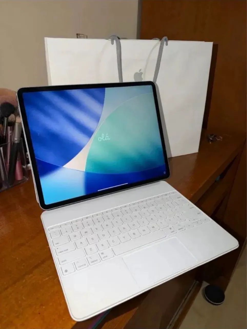 iPad Air 13 polegadas (M2) Wi-Fi 256GB + Magic Keyboard