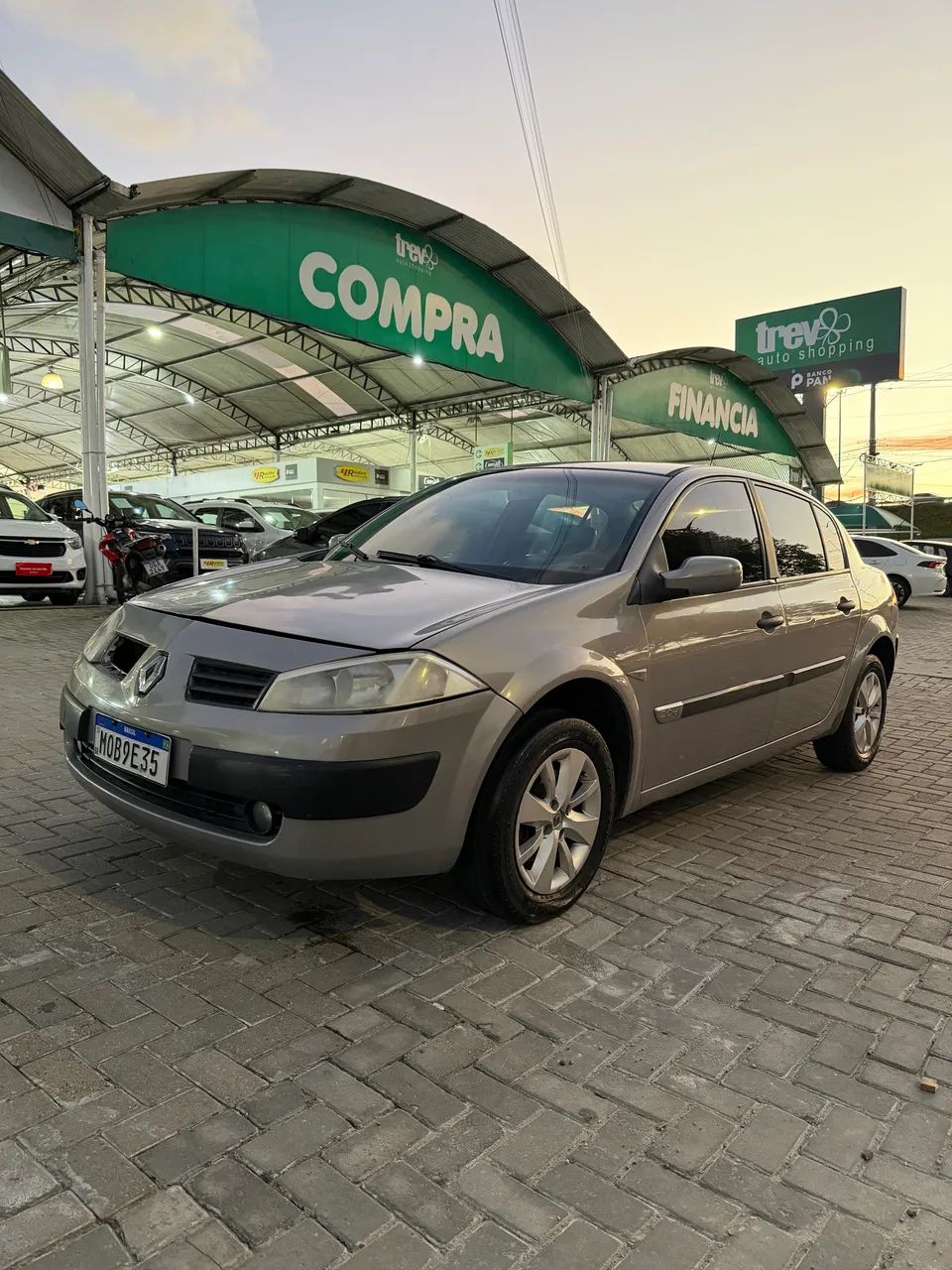 Renault Megane Sed. Expression 2.0 16V Mec. 2008 - Foto 3
