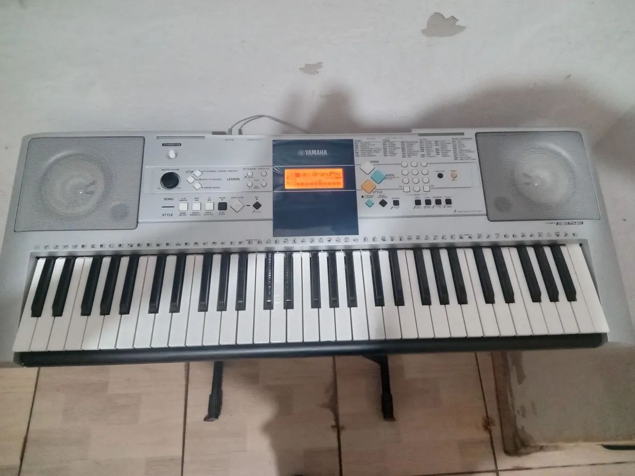Teclado YAMAHA PSR E323 - Instrumentos musicais - Jardim Amanda II