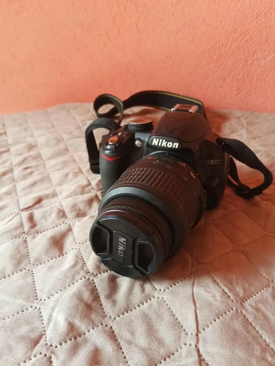Câmera Nikon D3100 ótimo estado.