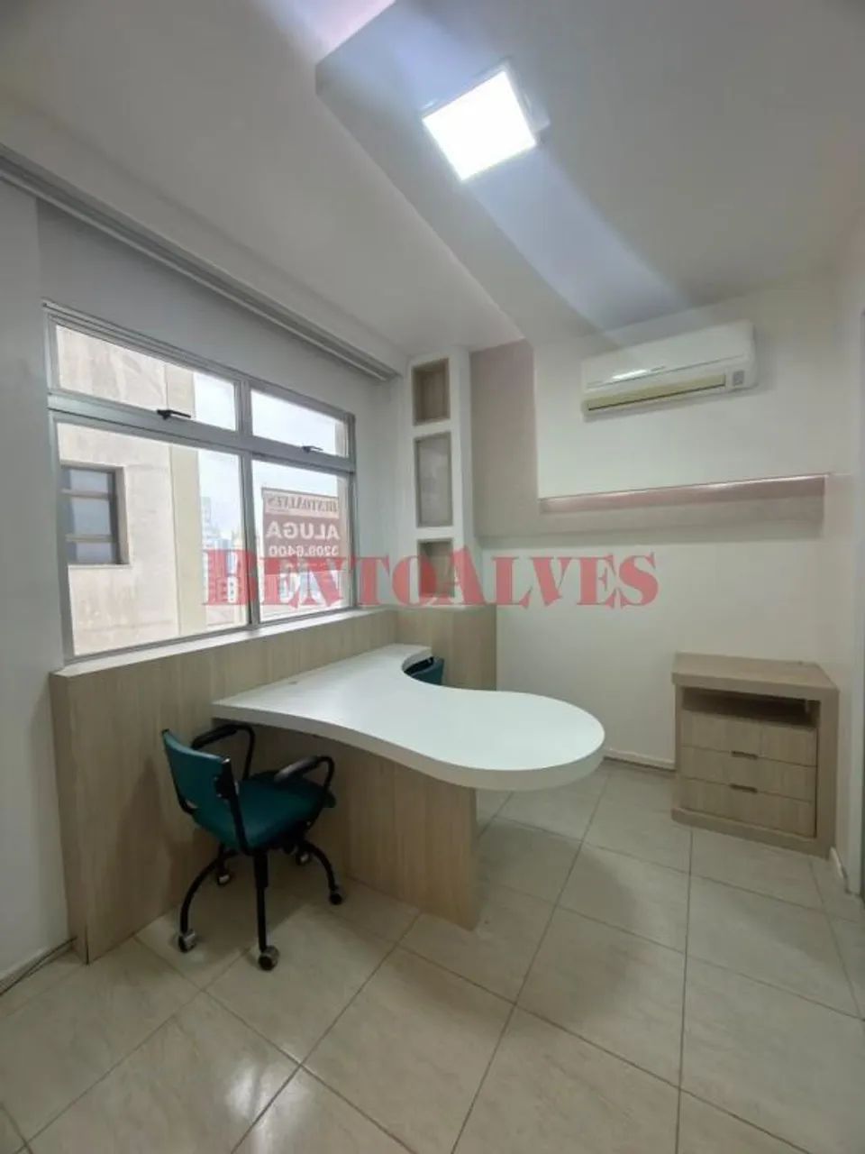 Sala aérea mobiliada, com recepção/sala de espera, 2 ambientes para atendimentos e copa. 1 - Foto 5