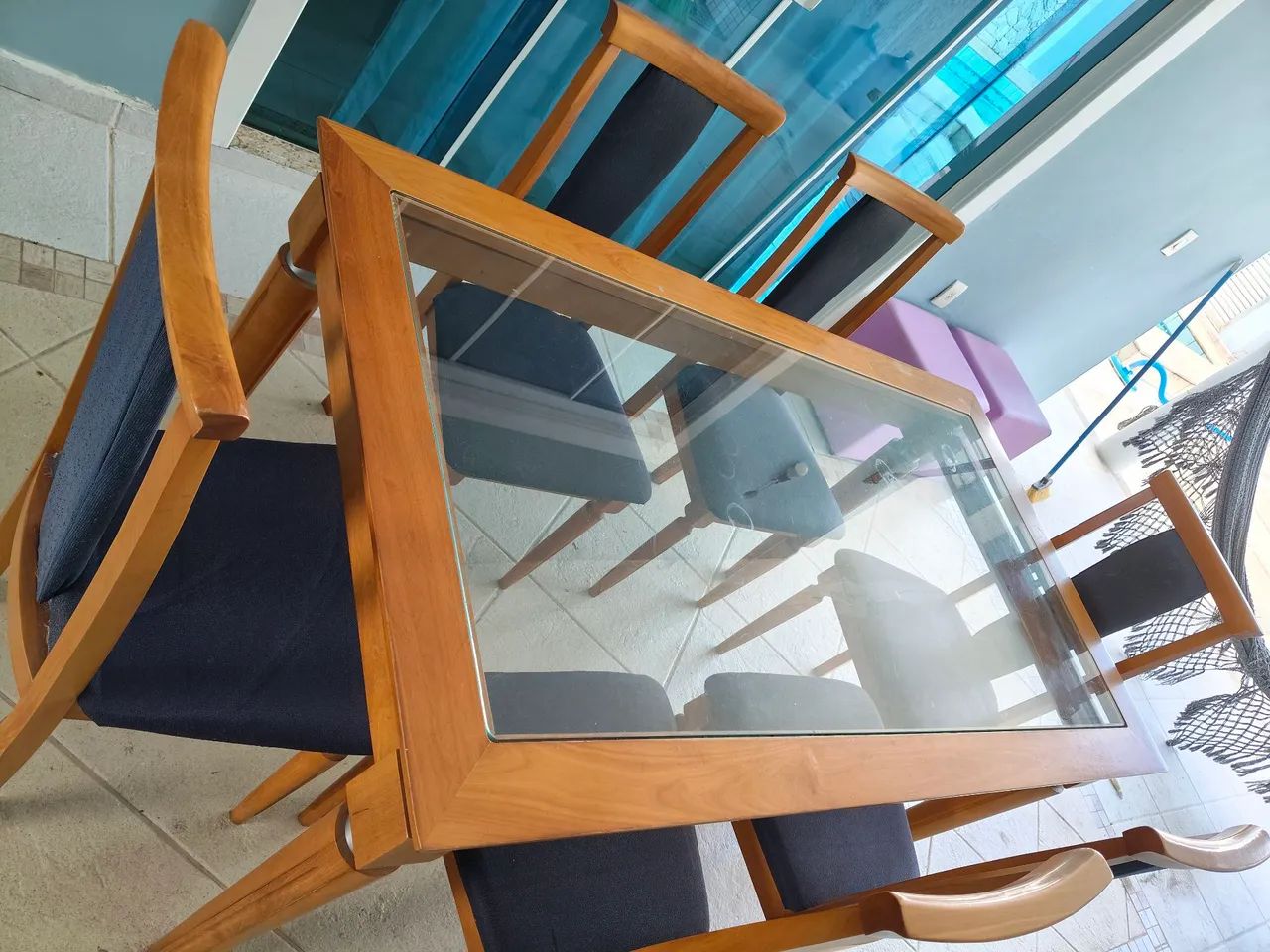 Mêsa com 6 cadeiras boa madeira 