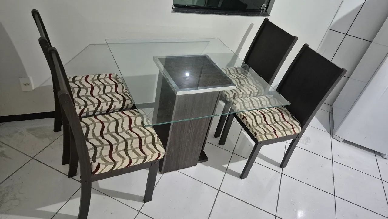Mesa de jantar 4 lugares
