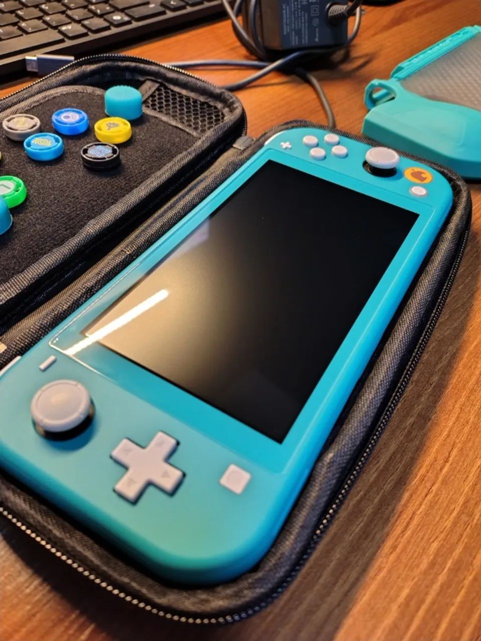 Nintendo Switch Lite Edição Animal Crossing + 64GB e Acessórios