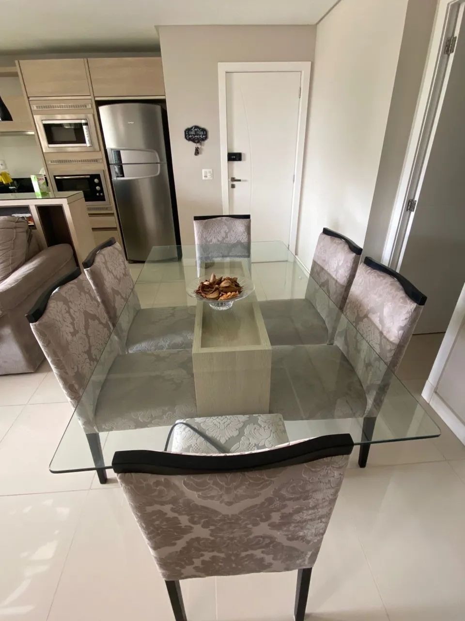 Mesa com 6 cadeiras 